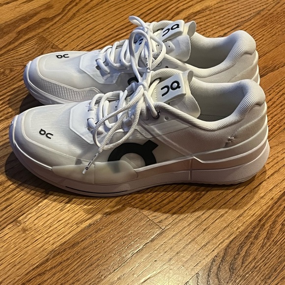 On Cloud Roger Pro2 White Sneakers Women’s 9